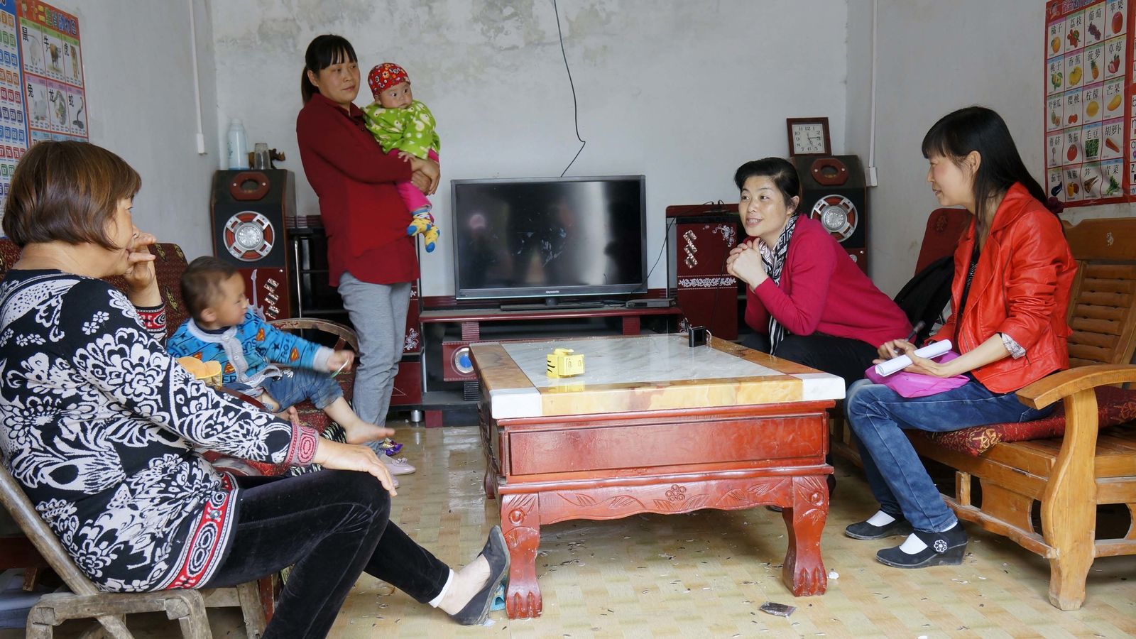 5 - Zhoudan trains Family Mentor to do home visits